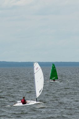 Volga Nehri 'nde çocuk yelkenli yarışı.
