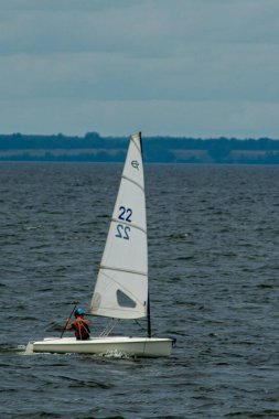Volga Nehri 'nde çocuk yelkenli yarışı.
