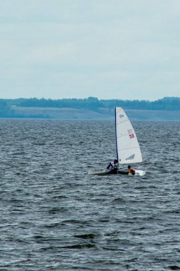 Volga Nehri 'nde çocuk yelkenli yarışı.