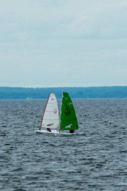 Volga Nehri 'nde çocuk yelkenli yarışı.
