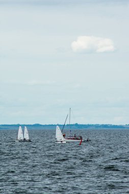 Volga Nehri 'nde çocuk yelkenli yarışı.