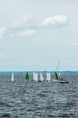 Volga Nehri 'nde çocuk yelkenli yarışı.