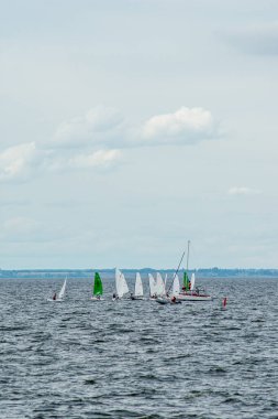 Volga Nehri 'nde çocuk yelkenli yarışı.
