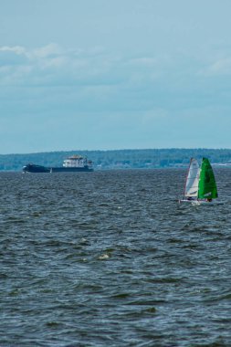 Volga Nehri 'nde çocuk yelkenli yarışı.