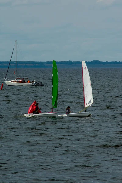 Regata Vela Bambini Sul Fiume Volga — Foto Stock