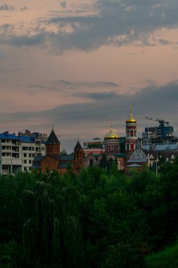 Gün batımında Nizhny Novgorod panoraması