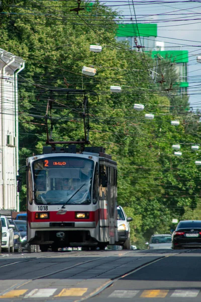 Tramvaj Pohybuje Ulici Města — Stock fotografie