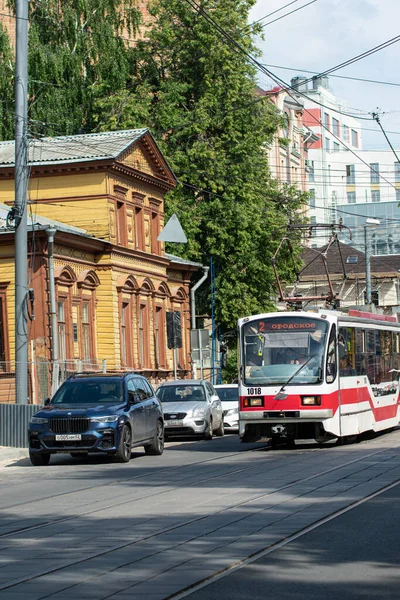 Трамвай Движется Улице Города — стоковое фото