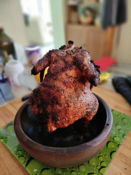 Frischer Gebratener Hühnereintopf Auf Dem Tisch — Stockfoto