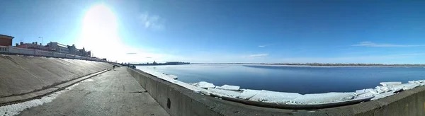 Panorama Del Terraplén Primaveral Del Volga — Foto de Stock