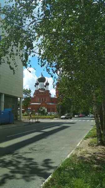 Городская Улица Летний День — стоковое фото