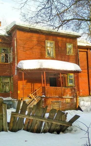 Παλιά Ξύλινο Σπίτι Μια Χειμωνιάτικη Μέρα — Φωτογραφία Αρχείου