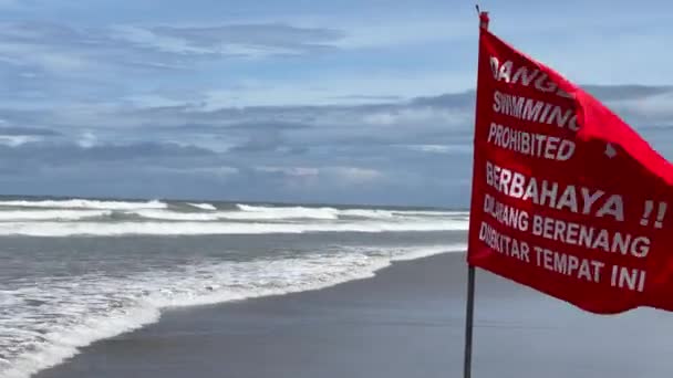 Peligro Bandera Roja Advirtiendo Sobre Los Peligros Nadar Océano Índico — Vídeo de stock