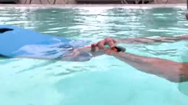 Swimmer Professional Swimmer Prepares Competitions Pool Young Athletic Man Wearing — Vídeo de stock