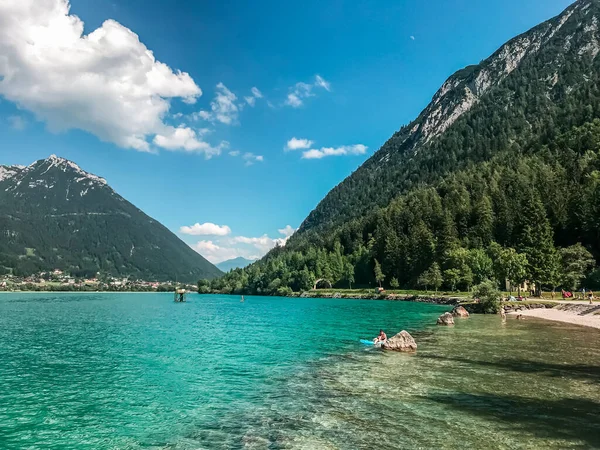 Huge Mountain Blue Lake Untouched Wild Nature Europe Majestic Mountains — Fotografia de Stock