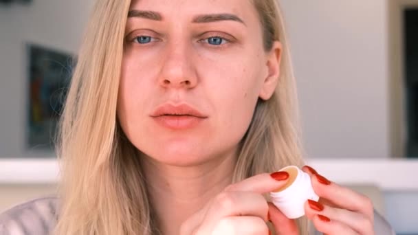 Self Care Aging Portrait Young Attractive Blue Eyed Blonde Woman — Stockvideo