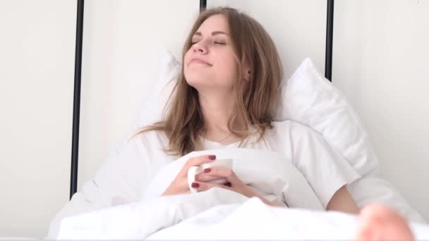 Young Beautiful Woman Inhales Deeply Closes Her Eyes While Lying — Stockvideo