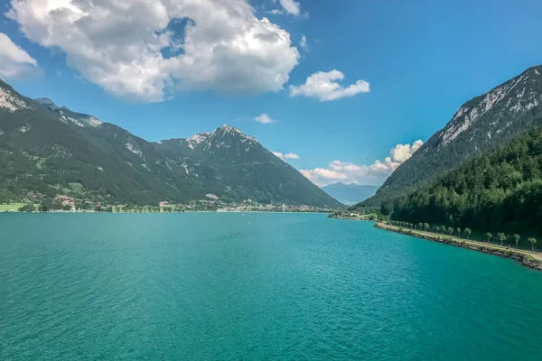 Huge Mountain Blue Lake Untouched Wild Nature Europe Majestic Mountains — 스톡 사진