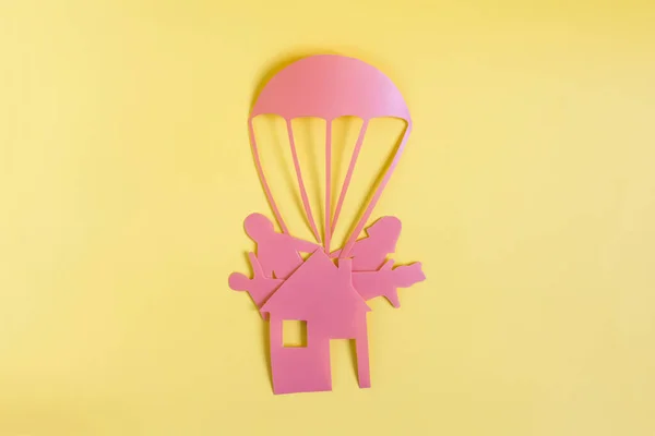 Pintura Abstracta Paracaídas Rescate Sosteniendo Una Casa Gente Familia Paracaídas — Foto de Stock