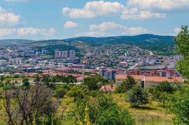 Yozgat, Türkiye - 7 Temmuz 2022: Yozgat kentinin panoramik manzarası