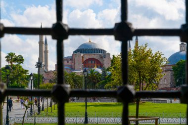 Ayasofya 'nın Sultan Ahmet Camii' nin avlusundan görünüşü, İstanbul, Türkiye