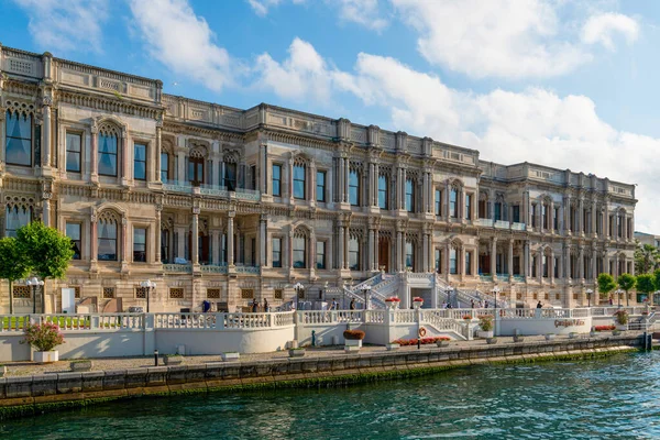土耳其伊斯坦布尔 2022年6月18日 紧邻大海的齐拉甘宫 — 图库照片