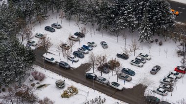 Ankara, Türkiye-Janury 25-2022: Kışın hava manzaralı otopark.