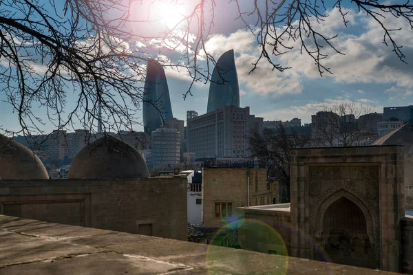 Baku Azerbajdzsán Január 2022 Kilátás Shirvanshahs Palota Komplexum Lángtornyok Háttérben — Stock Fotó
