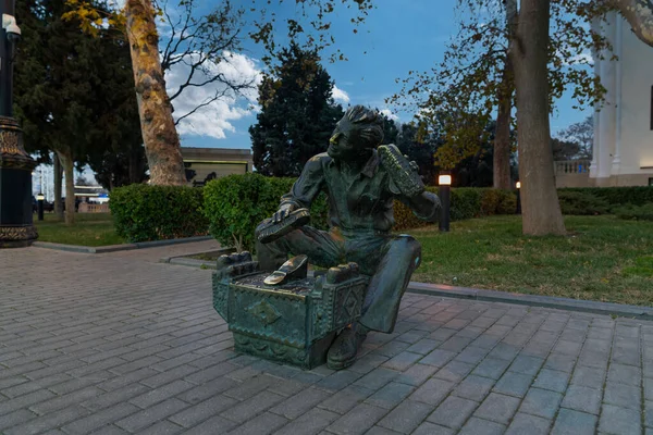 Baku Azerbaijan January 2022 Shoeshiner Statue Just Caspian Sea — Stock Photo, Image