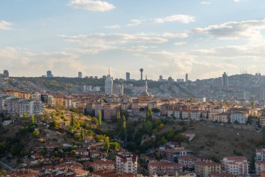 Ankara 'da sonbahar sezonunda panoramik kent manzarası, Türkiye.