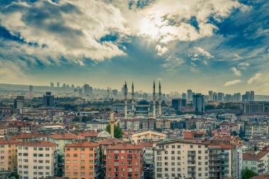 Ankara 'da sonbahar sezonunda panoramik kent manzarası, Türkiye.
