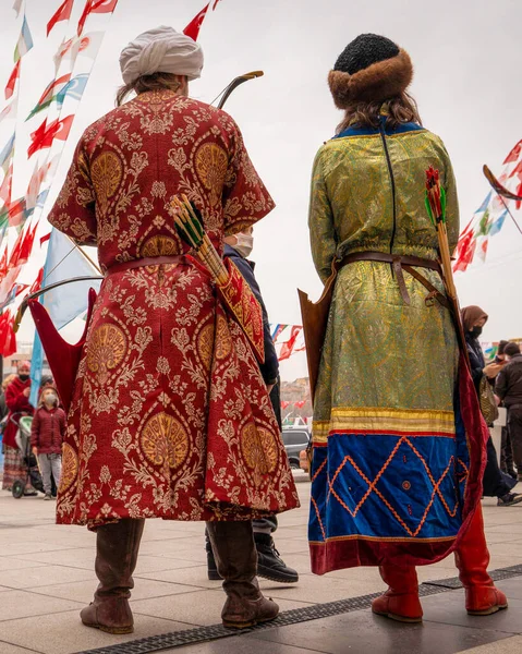 Ankara Turkije Maart 2021 Achteraanzicht Van Boogschutters Oude Turkse Kleren — Stockfoto