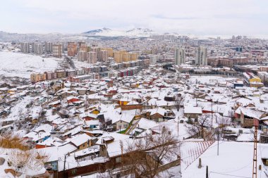 Ankara panoramik Ankara, Altindağ ilçesini kışın Ankara şatosundan izliyor