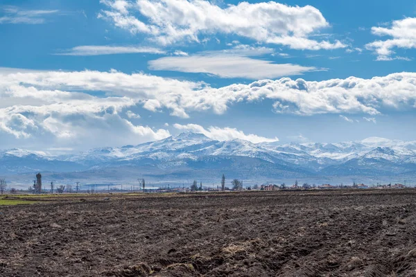 Село Елхан Засніжені Гори Емірдаг Задньому Плані Emirdag Turkey — стокове фото