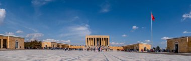 Ankara / Türkiye - 10 Mart 2019: Ziyaretçi ve turistlerin Panoramik Anitkabir görüşü