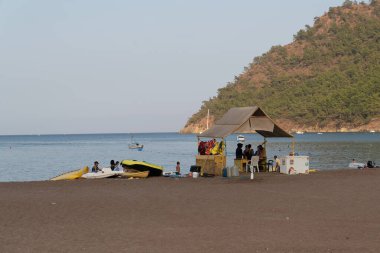 Adrasan, Antalya / Türkiye-27 Eylül 2020: Turist eğlencesi için muz, tekne ve jet ski.