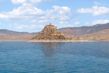 Keban barajındaki Pertek kalesi, Pertek, Tunceli, Türkiye