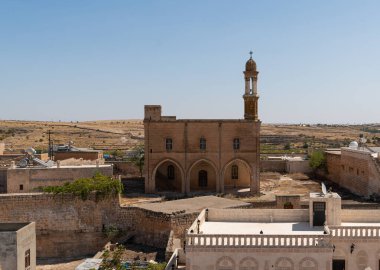 Midyat, Mardin, Türkiye - 17 Eylül 2020: Eski şehrin panoramik manzarası.