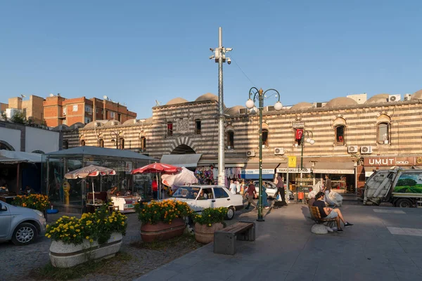 Sur, Diyarbakır, Türkiye - 17 Eylül 2020: Hasan Paşa Hanı 'nın dış görünümü