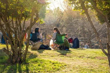 Ankara / Türkiye - 07 Mart 2020: Türk halkı Seymenler parki 'de piknik yapıyor
