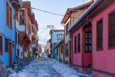 Afyonkarahisar / Türkiye - 11 Ocak 2020: Karlı bir günde geleneksel Türk evleri