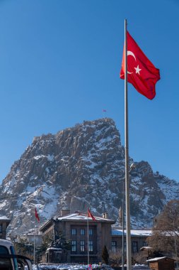 Afyon Kalesi 'ye Türk bayraklarıyla yaklaş