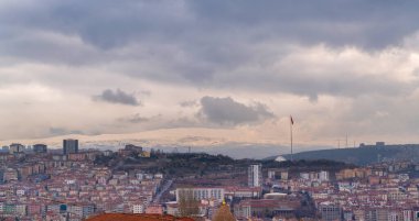 Ankara / Türkiye - 29 Aralık 2019: Ankara Kalesi 'nden kışın panoramik Ankara manzarası ve arka planda karlı dağ.
