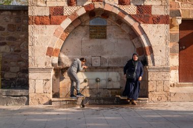 Hacibektas, Nevsehir / Türkiye-27 Ekim 2019: Haci Bektaş-i Veli Mezarı ve Müzesi yakınlarında bir çeşme