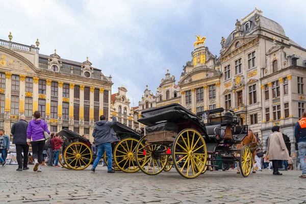 Brussels Belgium October 2019 Horse Drawn Carriages Waiting Traveler Tourists — Stock Photo, Image