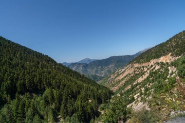 Gumushane 'deki dağlar Gumushane bölgesinin Zigana Tüneli girişinden görülebiliyor