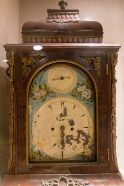 Amasya / Türkiye - 09 Ağustos 2019: Eski mekanik saati kapat