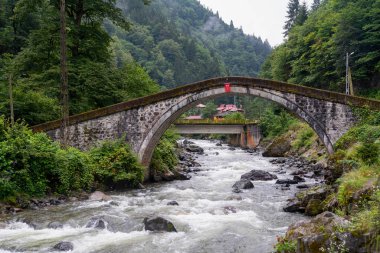 Firtina Nehri üzerindeki Hala (Kale) köprüsü - Rize, Kuzey Türkiye