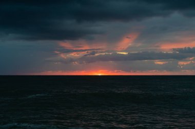Karadeniz 'de güzel bir gün batımı. Batumi, Georgia.