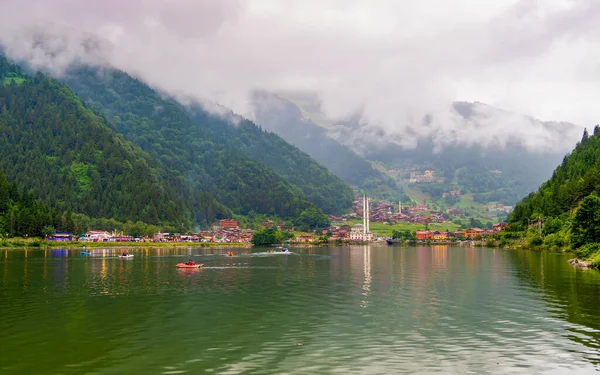 Türkiye 'nin Trabzon kentindeki Uzungol' un panoramik manzarası